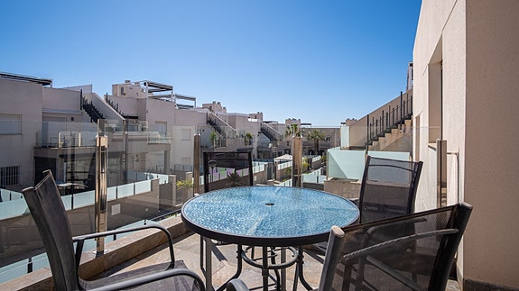 Moderne toppleilighet med 3 soverom og 65 m² privat takterrasse