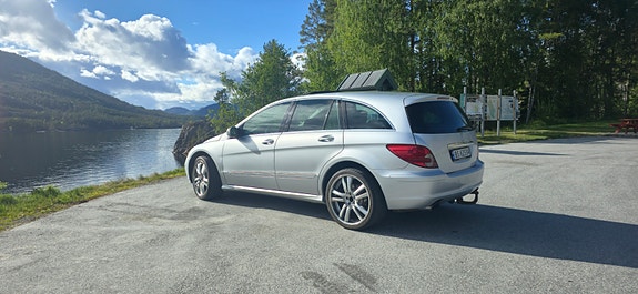 Mercedes-Benz R280 2 of 5
