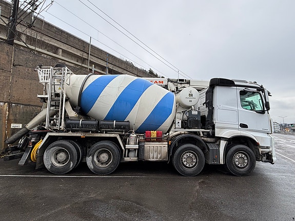 Mercedes-Benz Arocs 3253 4 of 6