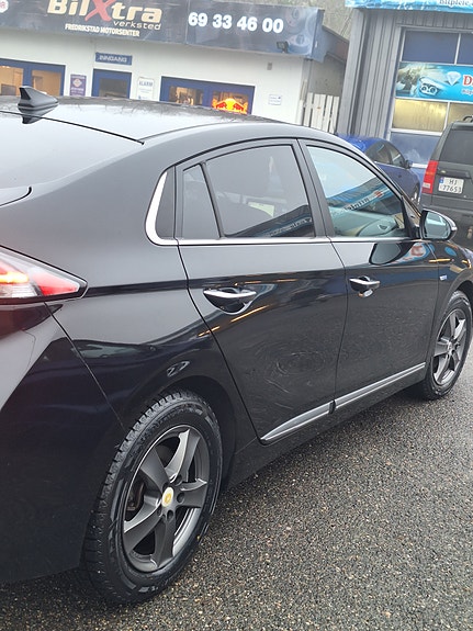 Hyundai IONIQ 2 of 5