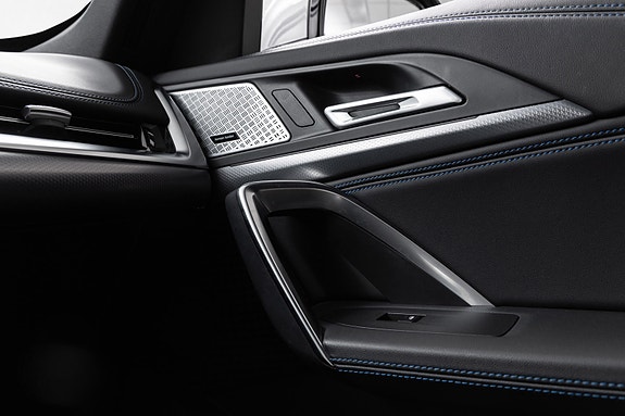 BMW iX1 19 of 25