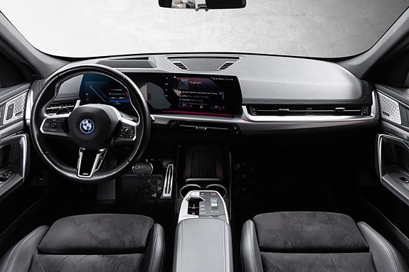 BMW iX1 22 of 25