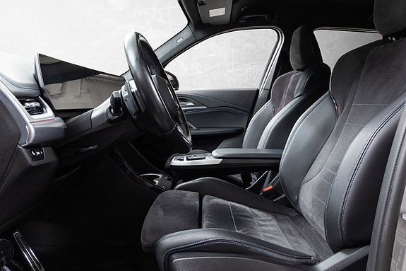 BMW iX1 11 of 25