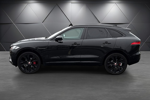 Jaguar F-PACE 8 of 25