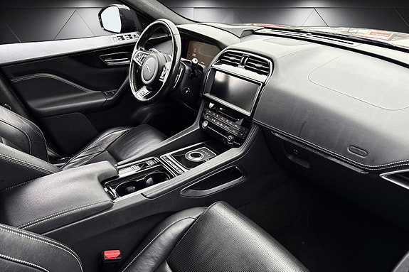 Jaguar F-PACE 9 of 25