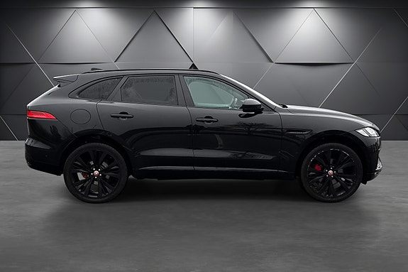 Jaguar F-PACE 4 of 25