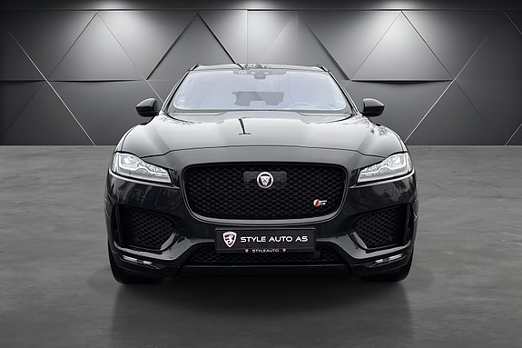 Jaguar F-PACE 2 of 25