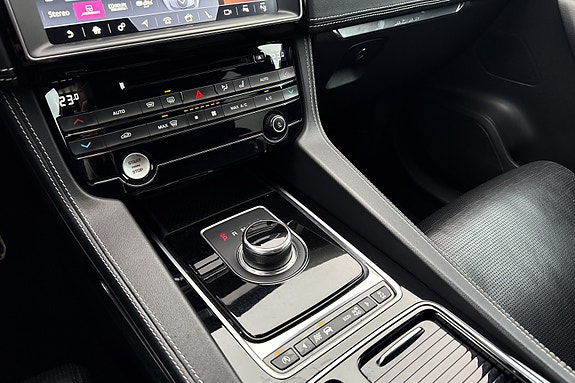 Jaguar F-PACE 16 of 25