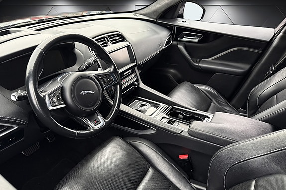 Jaguar F-PACE 10 of 25