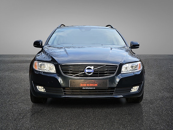 Volvo V70 2 of 5