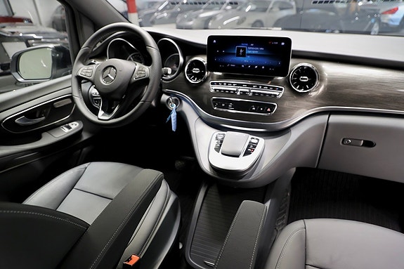 Mercedes-Benz EQV300 4 of 20