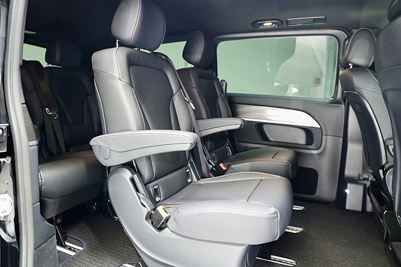 Mercedes-Benz EQV300 2 of 20