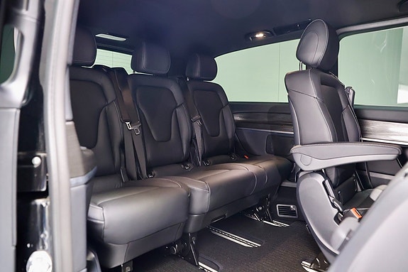 Mercedes-Benz EQV300 11 of 20