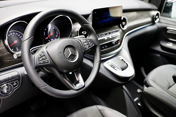 Mercedes-Benz EQV300 15 of 20