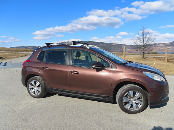 Peugeot 2008 2 of 5