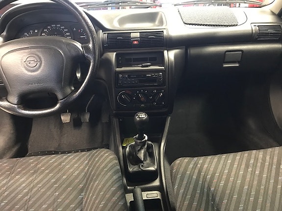Opel Astra 4 of 7
