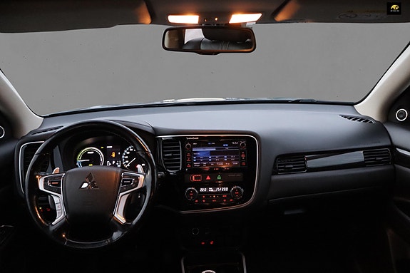 Mitsubishi Outlander 16 of 24