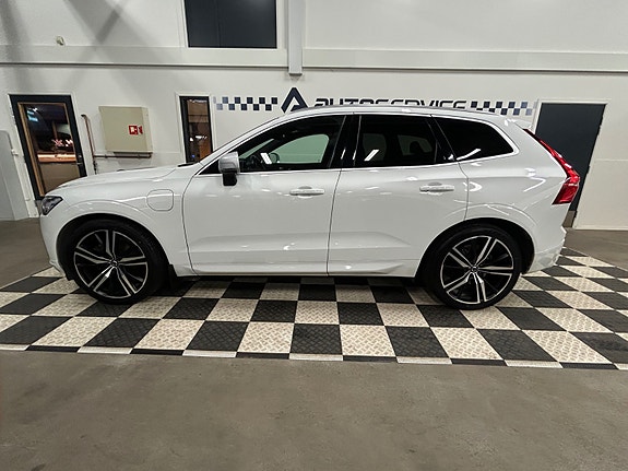 Volvo XC60 2 of 5