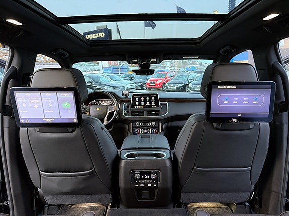 Chevrolet Suburban 15 of 17