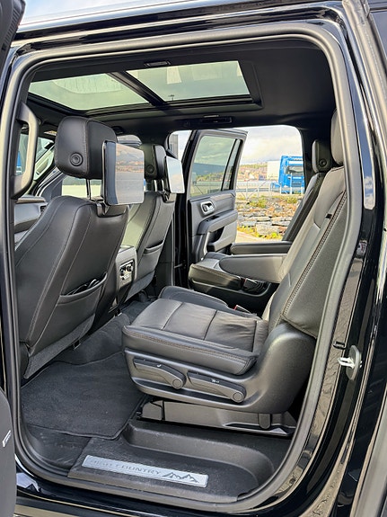 Chevrolet Suburban 8 of 17