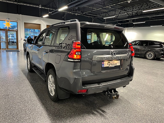 Toyota Land Cruiser 5 of 5