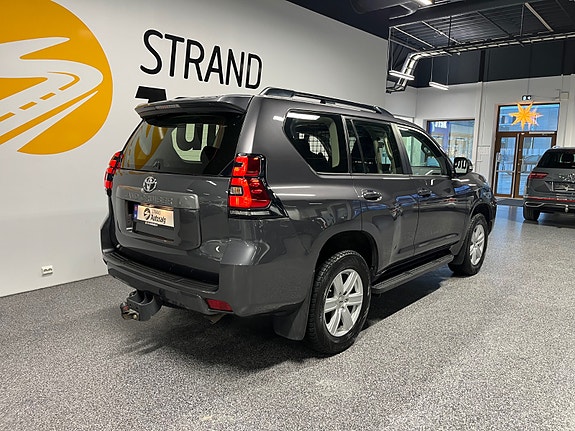 Toyota Land Cruiser 4 of 5