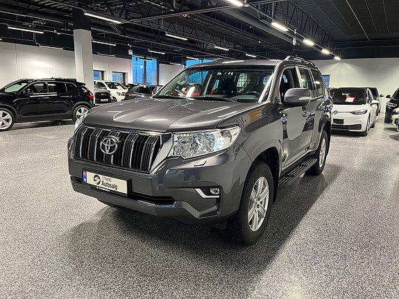 Toyota Land Cruiser 3 of 5