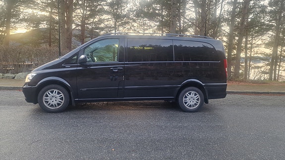 Mercedes-Benz Viano 2 of 5