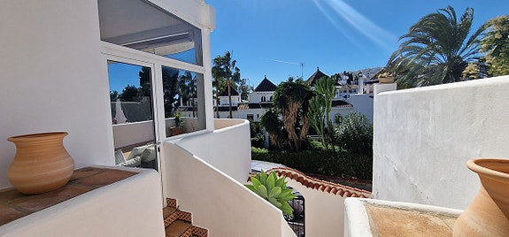 Sørvendt rekkehus med 70 m² terrasse - Like ved golfbanen