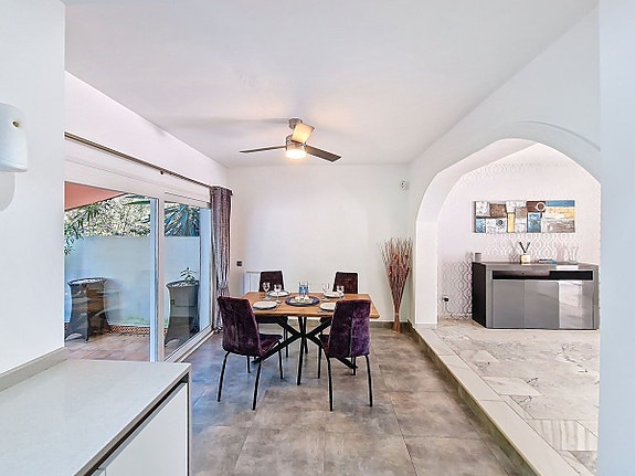 Sørvendt rekkehus med 70 m² terrasse - Like ved golfbanen