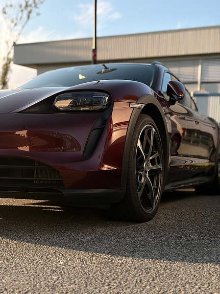 Porsche Taycan 2 of 7