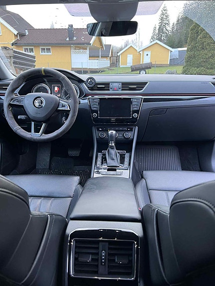 Skoda Superb 7 of 10