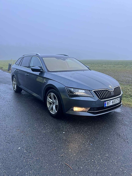 Skoda Superb 2 of 5