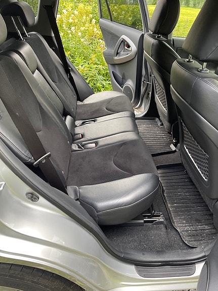 Toyota RAV4 7 of 7