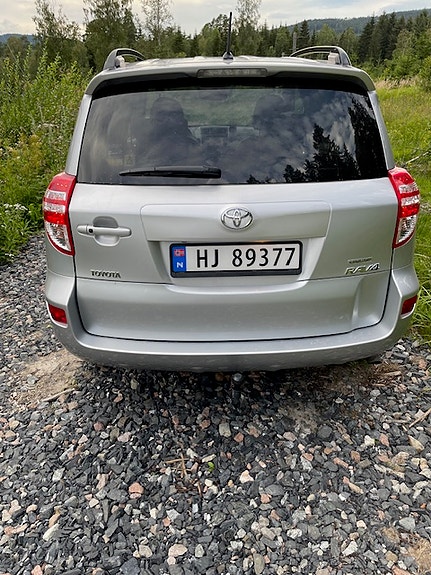 Toyota RAV4 4 of 7
