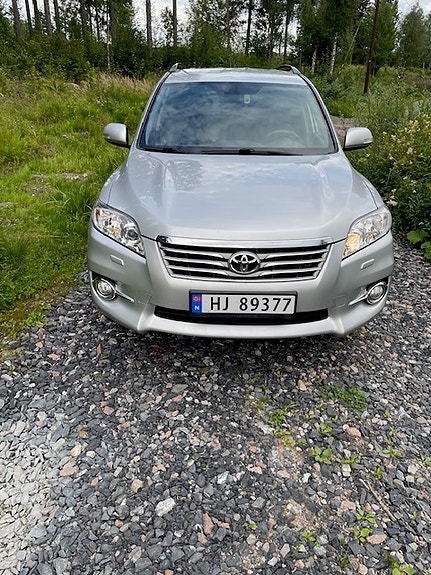 Toyota RAV4 3 of 7