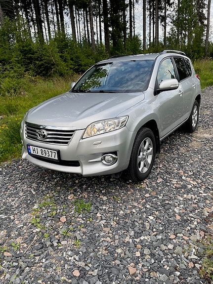 Toyota RAV4 2 of 7