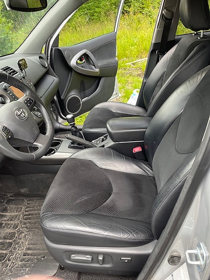 Toyota RAV4 5 of 7