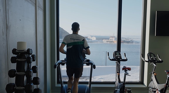 Godt utstyrt treningsrom + badstu