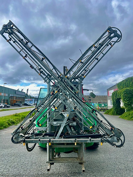 UNIGREEN 800 LTR / 15 mtr hydrauliske bommer