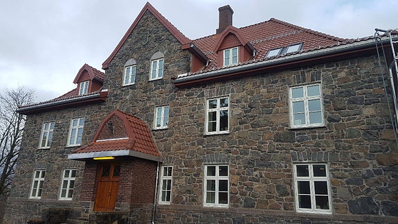 Det kjente steinhuset på Sotra.