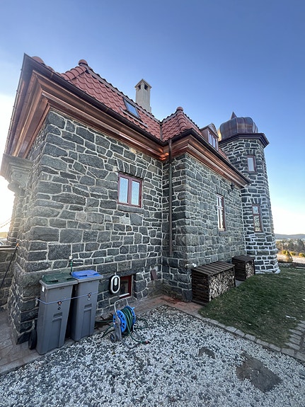 Et veldig spesielt oppdrag som omfattet renovering av taket til Vikne Borgen ved Flesland.