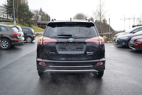 Toyota RAV4 6 of 30