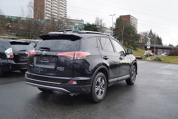 Toyota RAV4 8 of 30