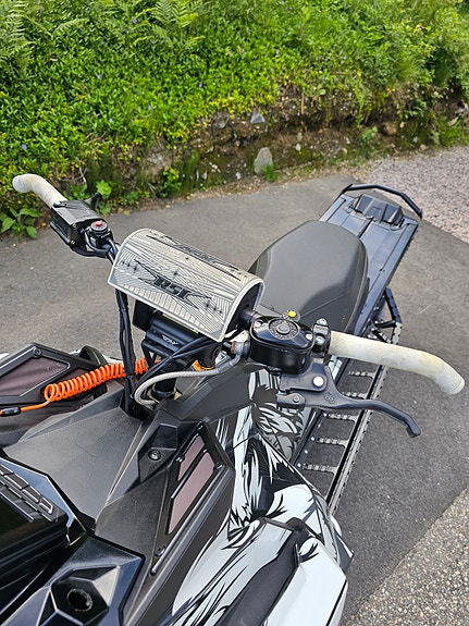 Polaris 850 RMK KHAOS 155" SHORTY/34" WOODPECKER/ICE AGE/SLP 15 of 30