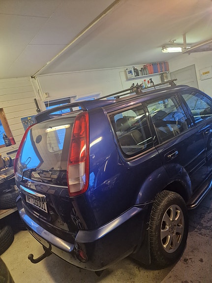 Nissan X-Trail 3 of 5