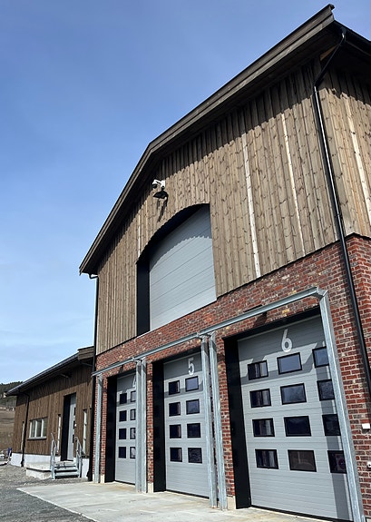 Utvendige spesialkledninger . Her malmfurukledning til renseanleggsprosjekt