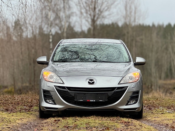 Mazda 3 4 of 5