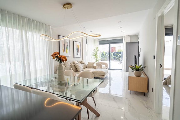 Råflott villa med 4 soverom, privat basseng og takterrasse - 700 m til strand