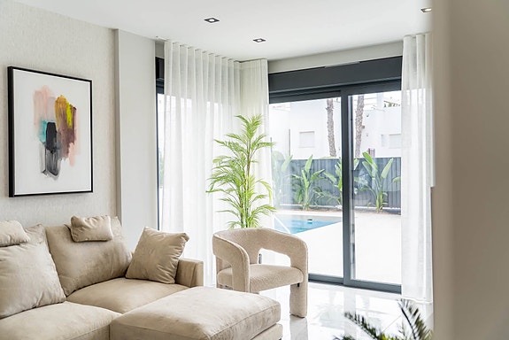 Råflott villa med 4 soverom, privat basseng og takterrasse - 700 m til strand